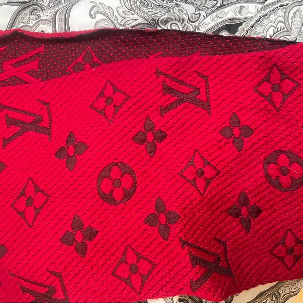 Louis Vuitton red reversible scarf - Picture 2 of 3